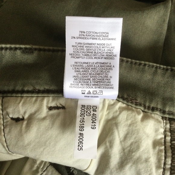 EXPRESS High Waisted Pleated Shorts Green Mom Size 8 - Picture 6 of 6